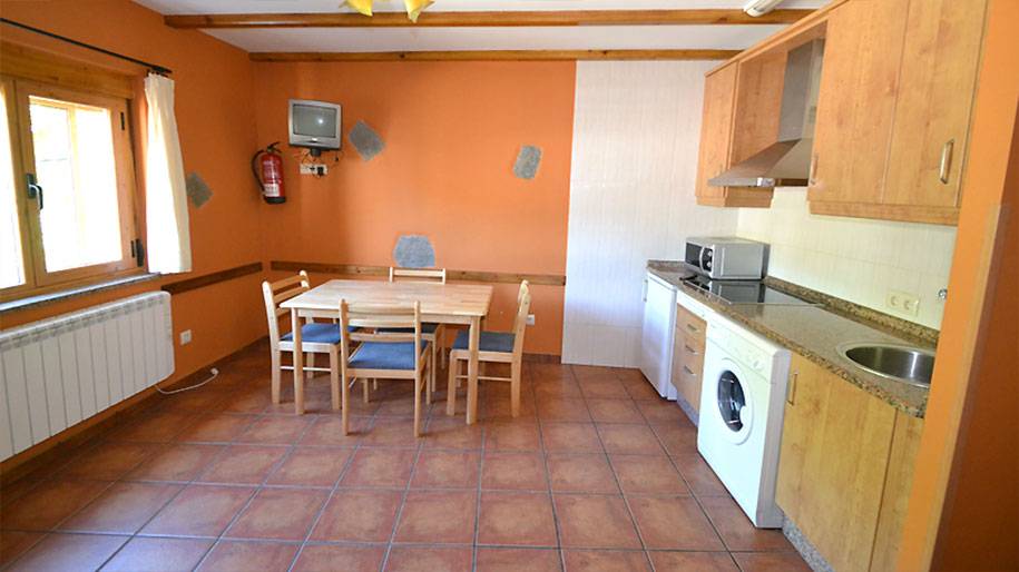 Salón cocina en los apartamentos Doña Petra